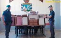 Sigarette di contrabbando e droga, sequestri tra Torre Annunziata e Napoli