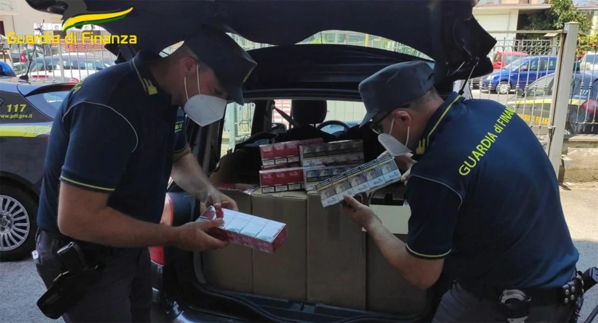 Tre arresti e oltre 2 quintali di sigarette sequestrati nel Vesuviano