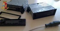 Napoli - Furti di stereo dalle auto, un arresto