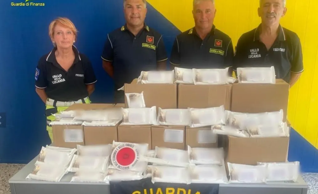 Prodotti per l'igiene sequestrati, GdF li dona alla Protezione Civile