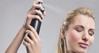 Diversi usi della lacca per capelli