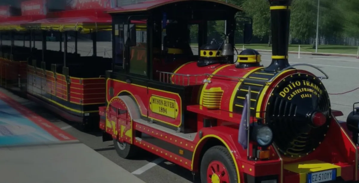 Pompei - Il trenino per i turisti, dagli Scavi al Santuario