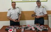 Sequestrati occhiali RayBan contraffatti, una denuncia