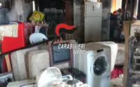 Appartamento discarica e canile lager scoperto nel Napoletano