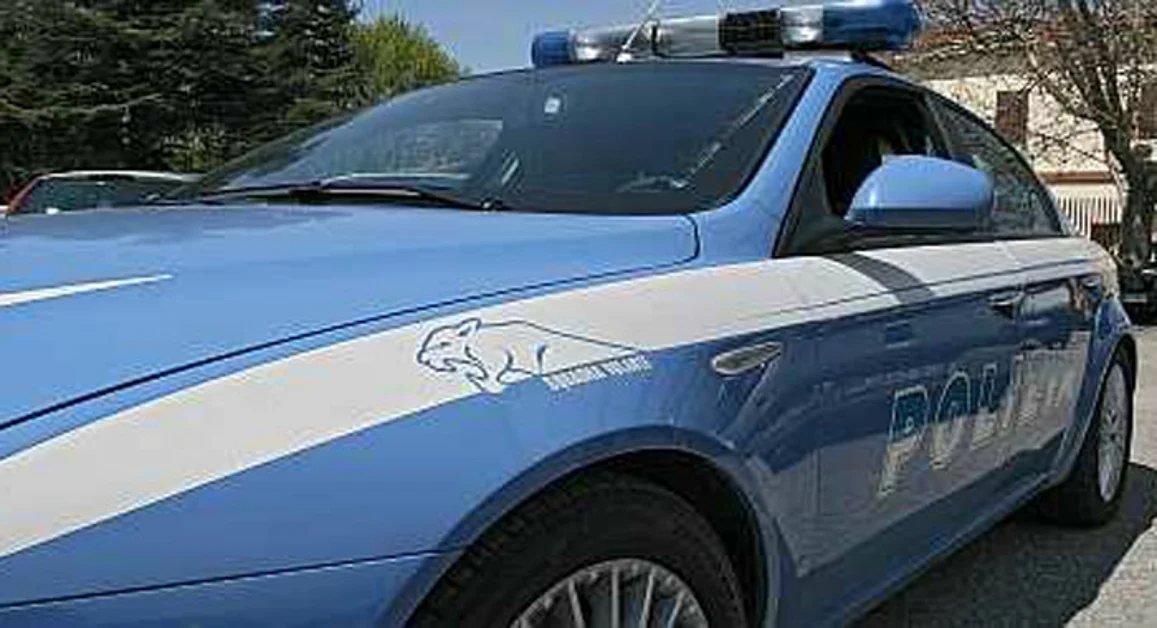 Con una Ferrari in area pedonale, sanzionato conducente