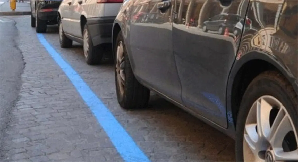 Torre del Greco - Sosta sulle strisce blu, non si paga. Ma è una fake news