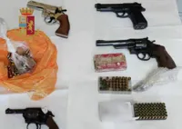 Sequestro di armi e droga a Ponticelli, nascoste in un muro