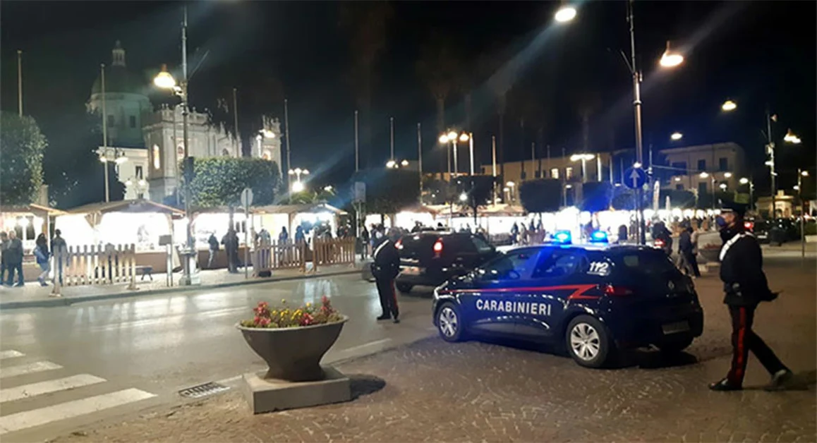 Pompei - Ruba due borselli a fedeli raccolti in preghiera nel Santuario, arrestato