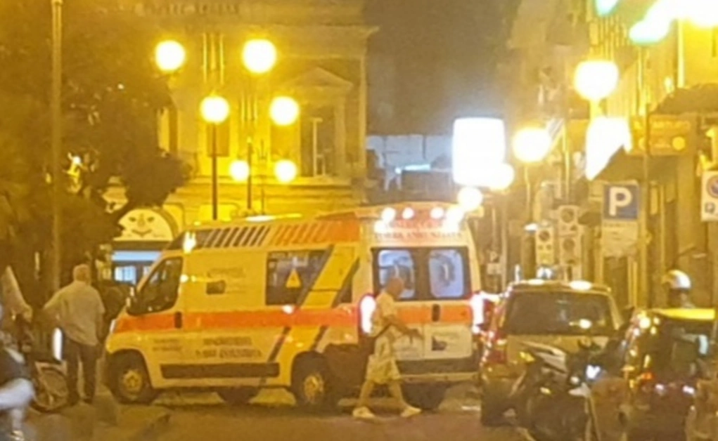 Torre Annunziata - Anziano privo di sensi in casa, intervengono i vigili del fuoco