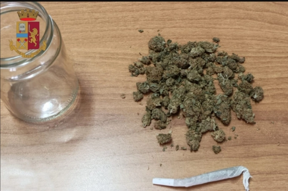 Controlli sull'isola d'Ischia, minorenne trovato con droga