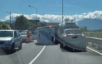 Torre del Greco - Incidente stradale, furgone ribaltato