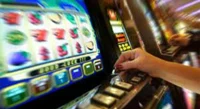 Slot machines non regolari, sanzionato 55enne e sigilli al locale