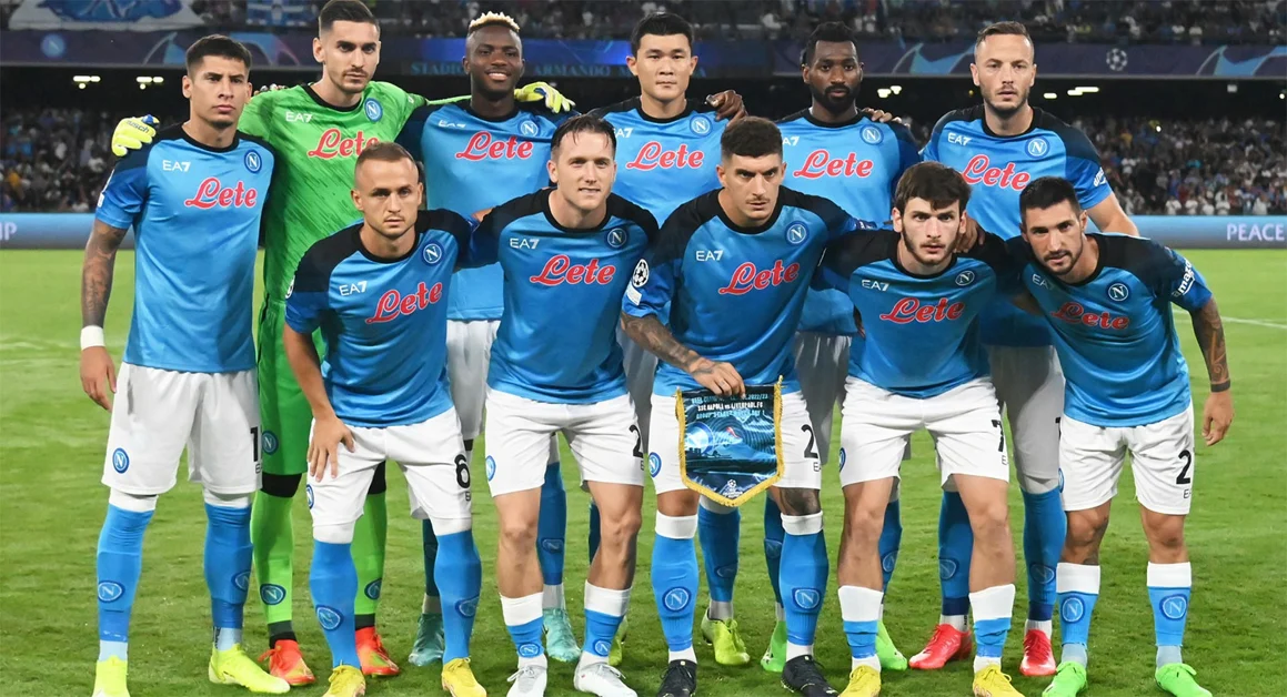 Napoli stratosferico: 4 palloni ai Reds del Liverpool