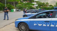 Evade dai domiciliari, in strada su un'auto: denunciata