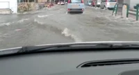 Nubifragio a Napoli, fiumi d'acqua in strada