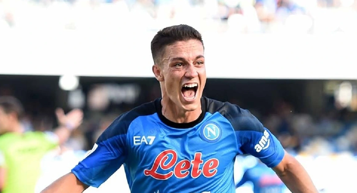 Milan-Napoli: Raspadori al centro dell'attacco. Saelemaekers al posto di Leao