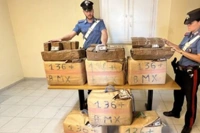 In auto trasportava oltre 200 kg di hashish, arrestato insospettabile