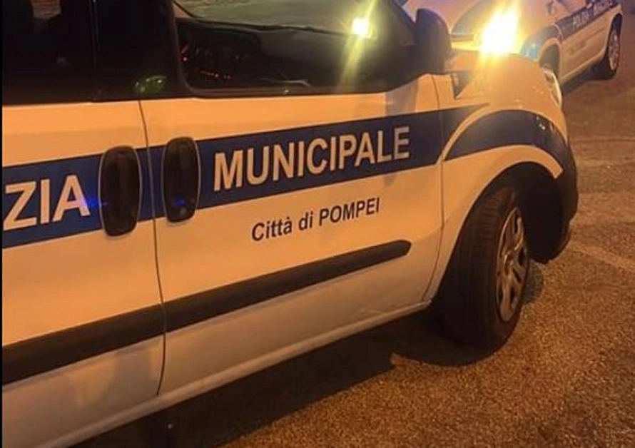 Piscina e opere abusive sequestrate in locale per intrattenimento