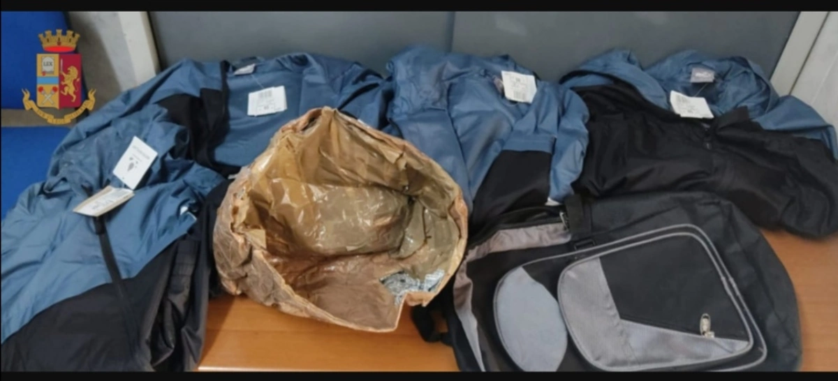 Furto nel centro commerciale a Nola, una denuncia 