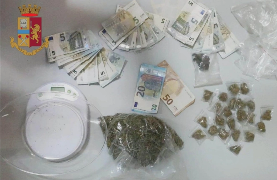 Sorpreso in auto con la droga a Pompei, denunciato giovane