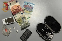 Spacciava droga in bici, arrestato dalla Polizia