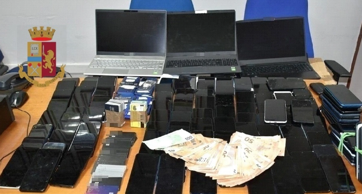 Carte di credito e cellulari: 4 denunce per frode informatica a Torre del Greco