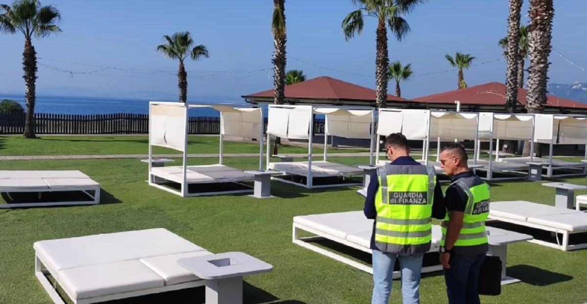 Stabilimenti balneari non in regola con le tasse, controlli tra Napoli e Caserta