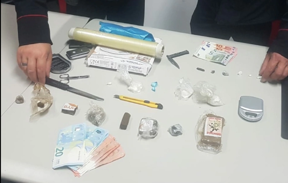 Pusher arrestato nel Vesuviano, in casa crack e cocaina