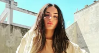 Arisa, intimo mozzafiato e autoreggenti. Gli scatti bollenti incendiano il web