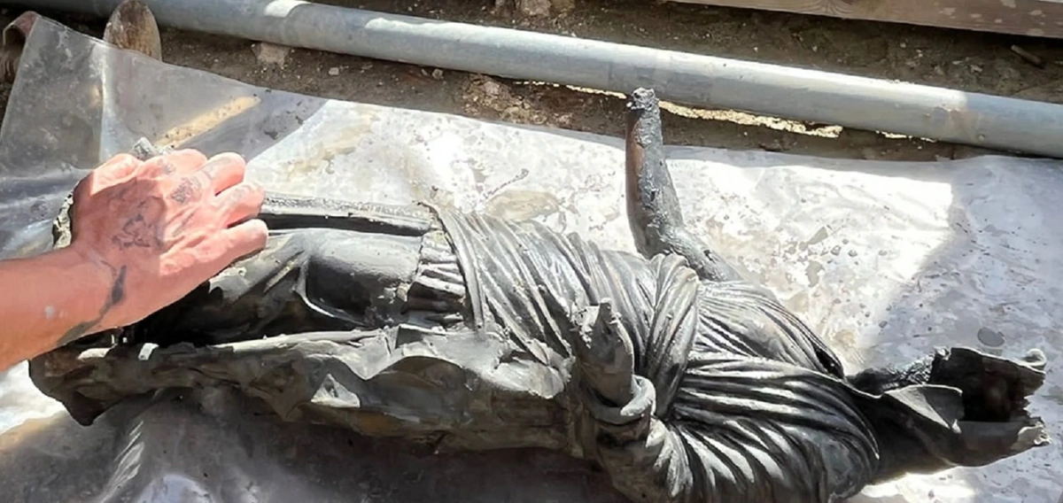 Eccezionali reperti archeologici rinvenuti in Toscana, le statue del Bagno Grande