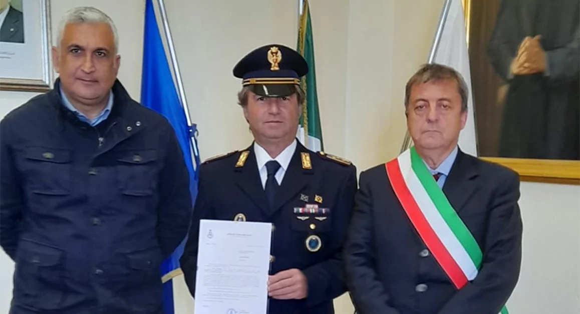Torre del Greco - Salva la vita ad un 70enne, poliziotto riceve encomio dal sindaco