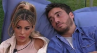 Antonino Spinalbese e Oriana Marzoli, notte di fuoco sotto le coperte. Il Video