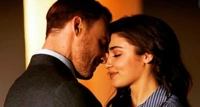 Hande Ercel condivide una foto con Kerem Bursin. Lo scatto fa sognare i fan