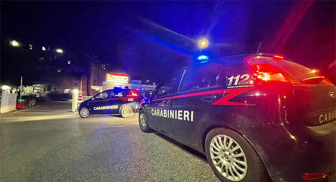Napoli - Con un mitra su un motorino rubato: parte un colpo, nessun ferito