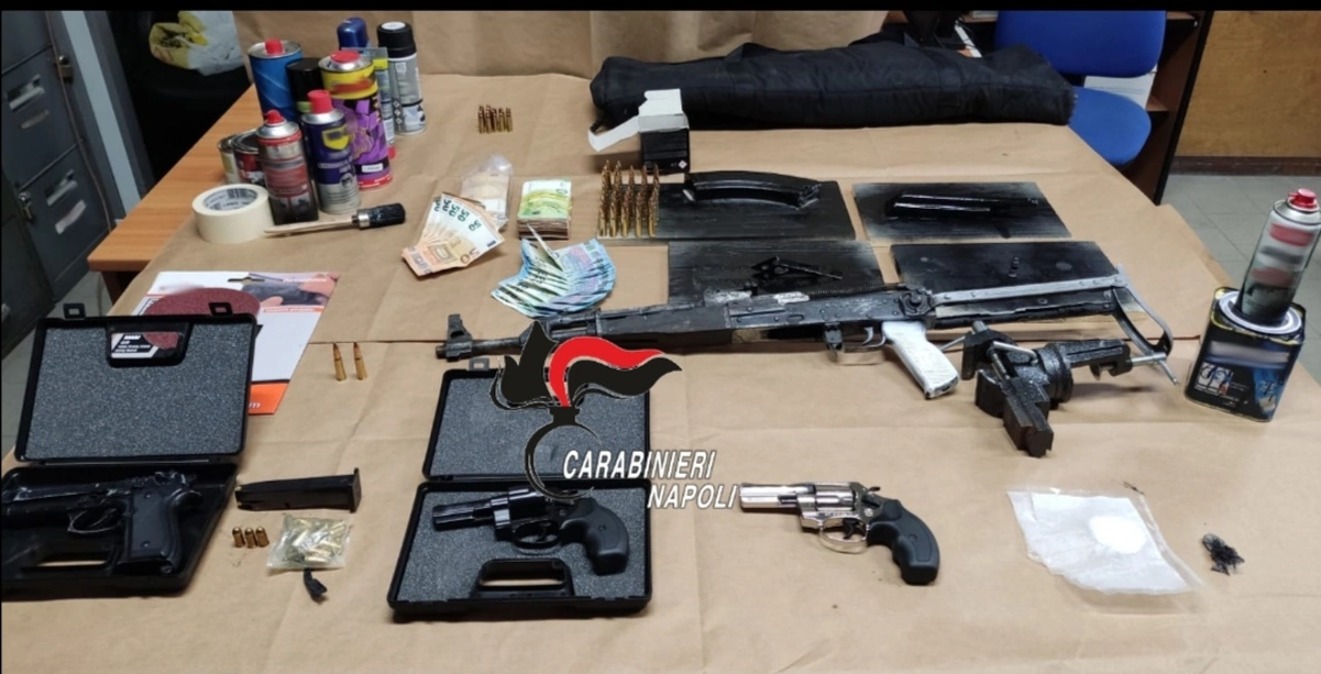 Droga, armi e soldi in casa di imprenditore nel Vesuviano