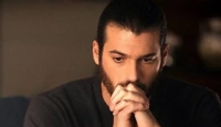 Can Yaman, pessime notizie per il divo turco. Stop alle riprese di El Turco