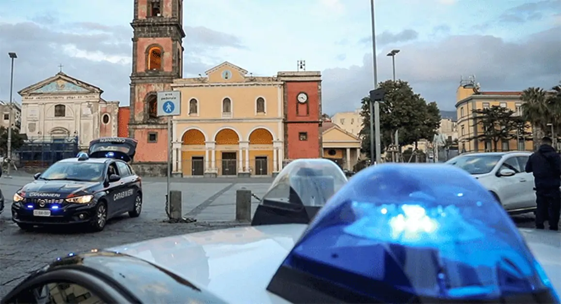 Controllo dei carabinieri nel Vesuviano: denunciato 25enne con tre coltelli in tasca