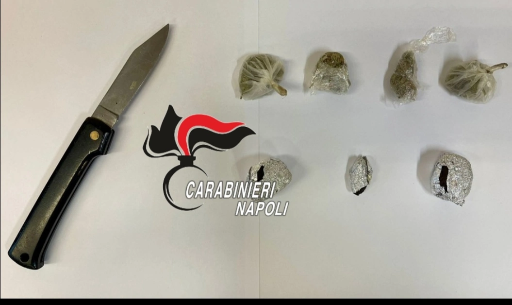 Controlli a Castellammare, spaccio di droga e coltello