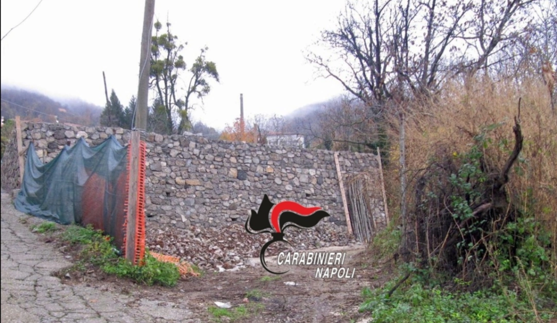 Abusi edilizi e discariche in aree "a rischio frana" sui Lattari