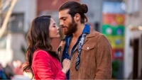 Can Yaman e Demet Ozdemir, il gesto social che spiazza i fan