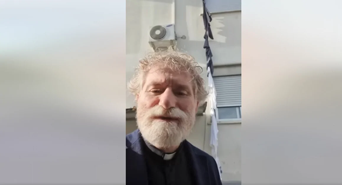 Parroco su Facebook: "Ladri in casa mentre celebravo la Messa". Il Video