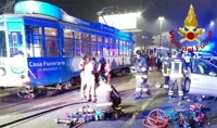 Scontro tra auto e tram a Milano, due feriti