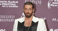 Can Yaman, "vida loca" in Riviera Romagnola. Il divo turco "re della notte"