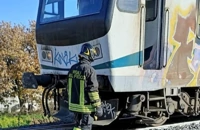 Treno travolge auto al passaggio a livello, 4 feriti