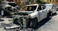 Torre Annunziata - Tre auto in fiamme nel parcheggio delle Ferrovie
