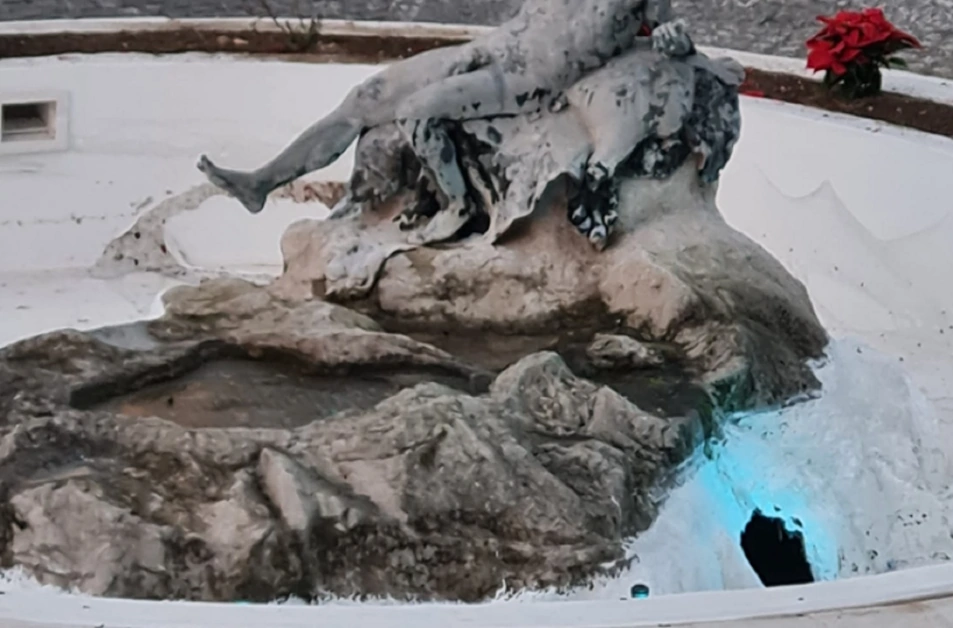 Vandalizzata la fontana di piazzetta Scognamiglio a Ercolano