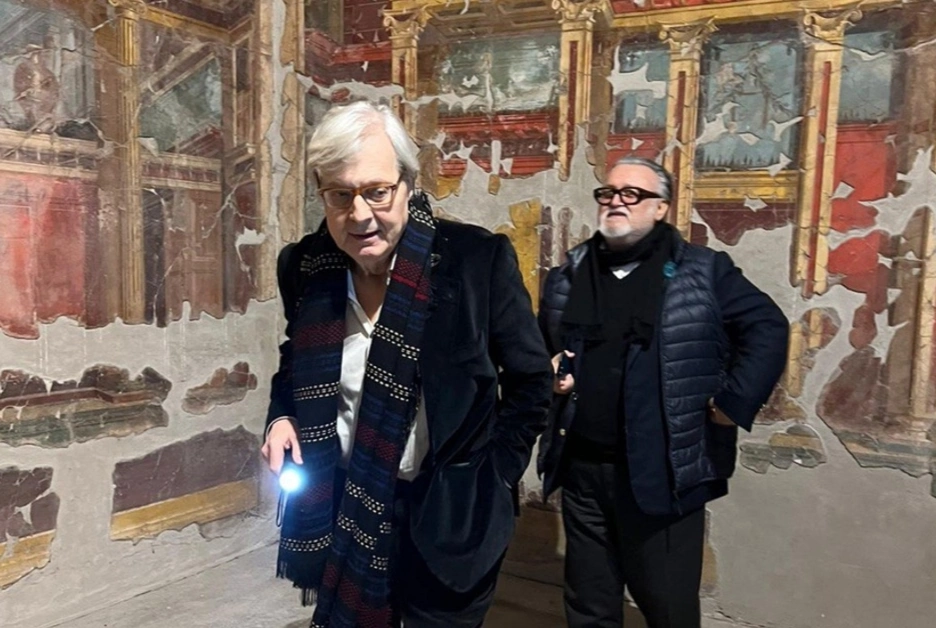 Vittorio Sgarbi a Torre Annunziata, visita agli Scavi di Oplonti