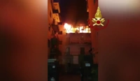 Appartamento in fiamme a Portici, 26 le persone messe in salvo