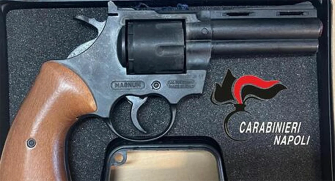 Castellammare - Spara con la pistola per augurare buon anno: denunciato 22enne