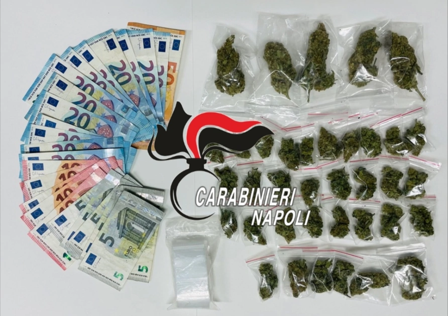 Spacciava droga dall'auto, un arresto nel Vesuviano